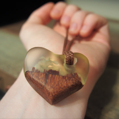 pendentif bois et resine cadeau elegant femme