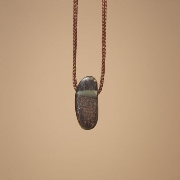 pendentif bois et resine coeur femme