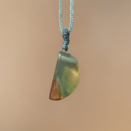 pendentif bois et resine femme