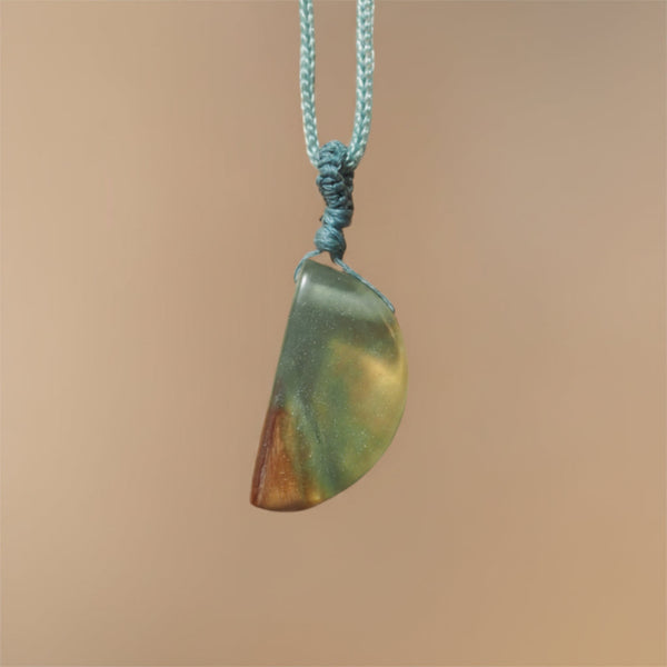 pendentif bois et resine femme