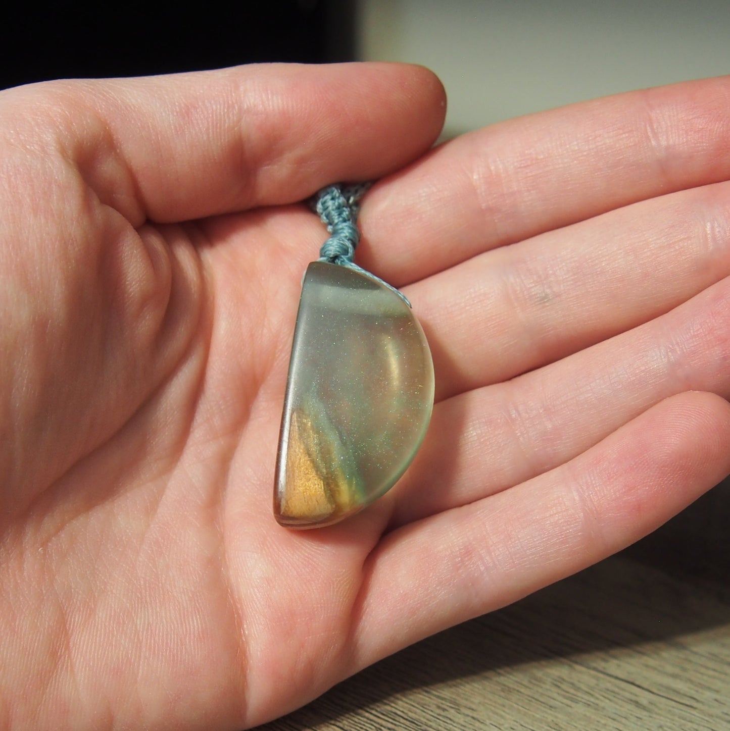 pendentif bois naturel fait main resine cadeau