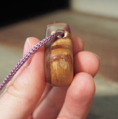 pendentif bois naturel resine elegant artisanal femme