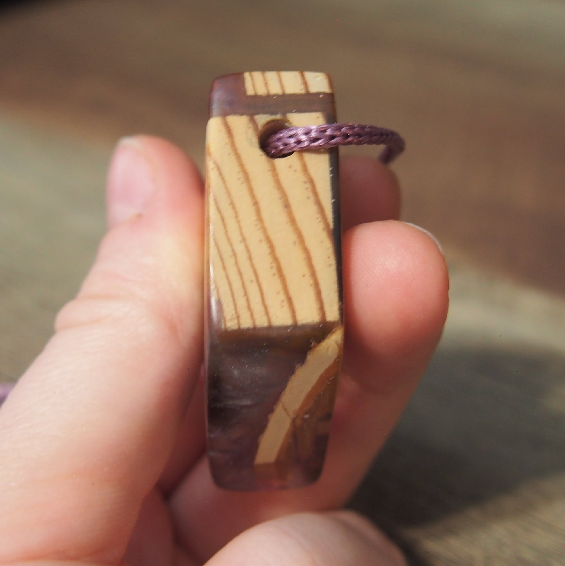 pendentif bois naturel resine style fait main