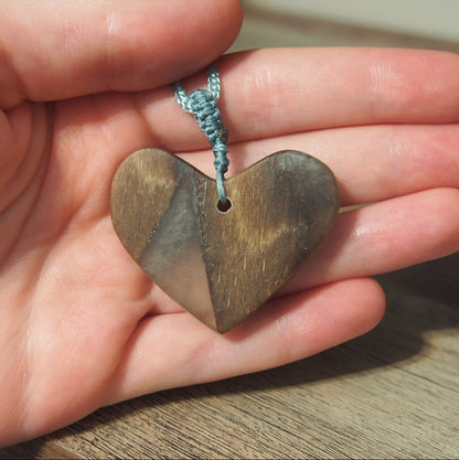 pendentif bois resine fait main cadeau original