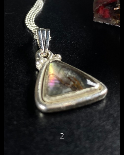 Colliers triangles quartz blanc, coquillage coloré en Argent Sterling | Creationsjeanne