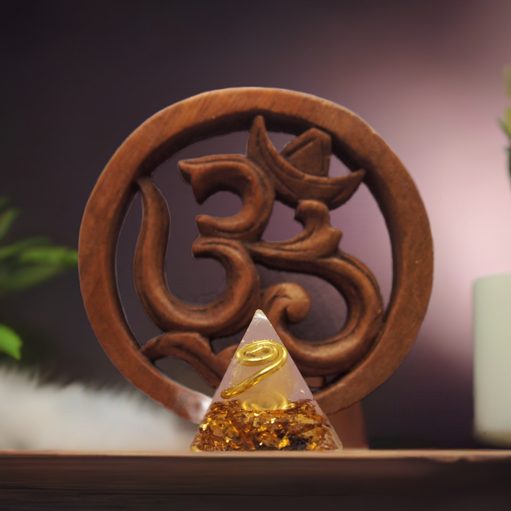petite pyramide | pierre quartz rose avec om