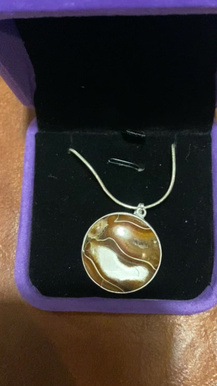 Collier Ammonite Fossile & Loup Gravé en Argent Sterling | Creationsjeanne