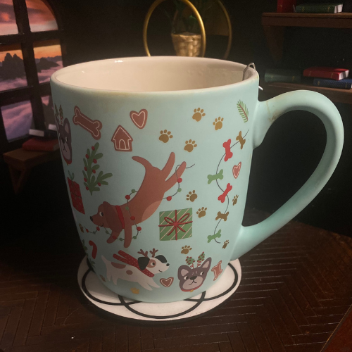 sous verre rond en géométrie sacrée sur une tasse